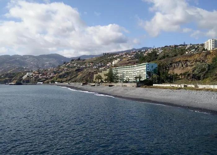 Tranquil Beachside - Atlantic Gardens Funchal (Madeira)