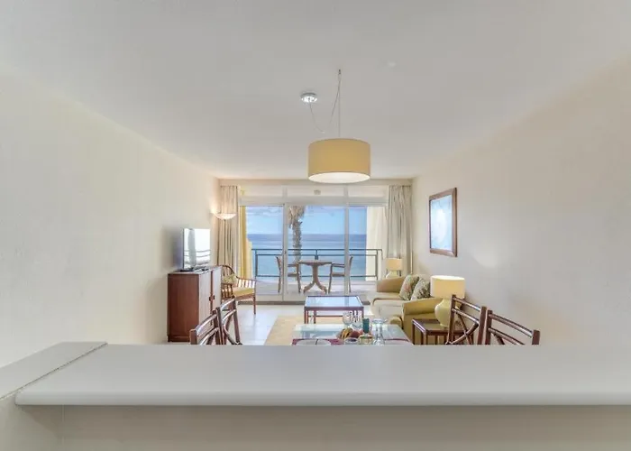 Tranquil Beachside - Atlantic Gardens Apartament