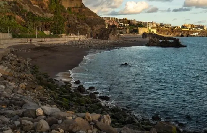Tranquil Beachside - Atlantic Gardens Funchal (Madeira)