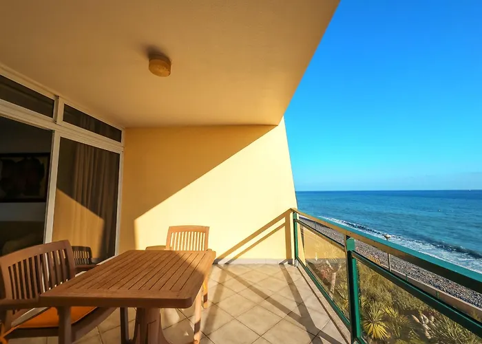 Tranquil Beachside - Atlantic Gardens Apartament